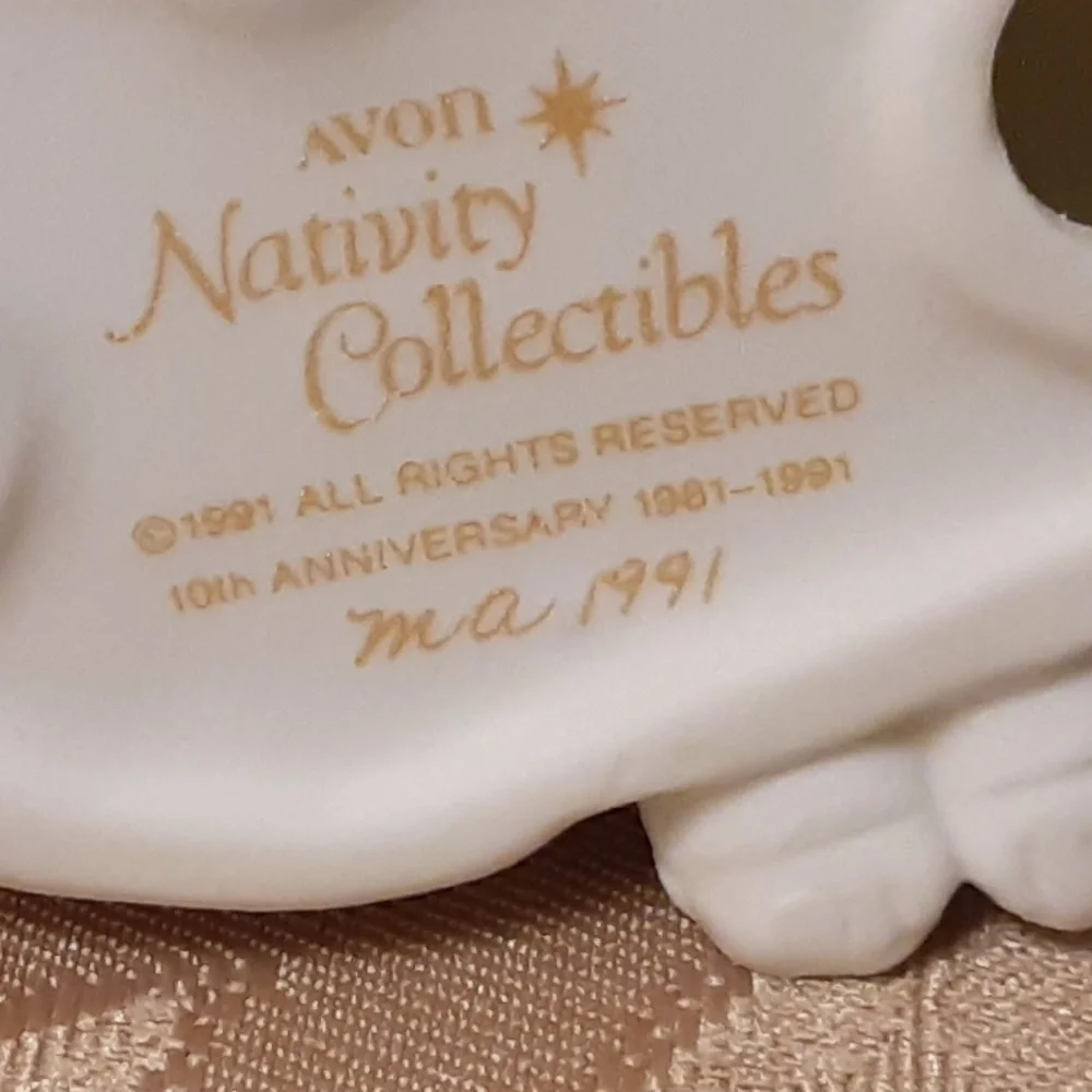 Avon Nativity Collectibles Children in Prayer Porcelain Figurine
